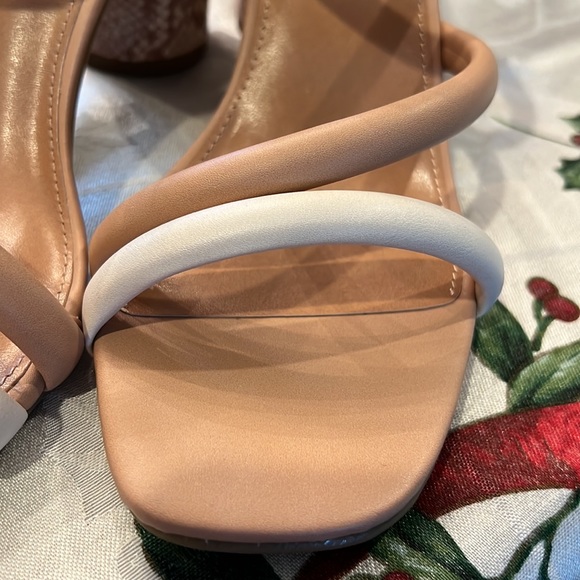 DV BY DOLCE VITA Women’s Mona Faux Python Block Heel Sandals Nude&white … - Picture 11 of 17